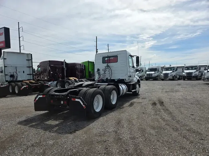 2019 VOLVO VNL64T-300