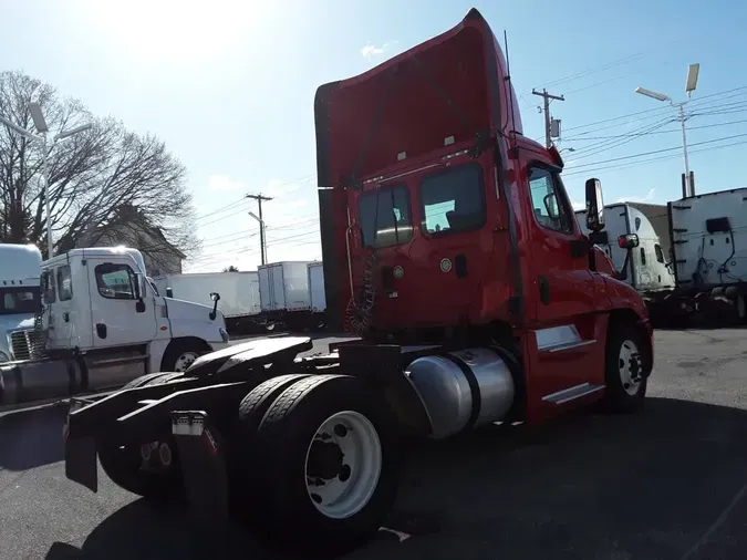 2016 FREIGHTLINER/MERCEDES CASCADIA 125