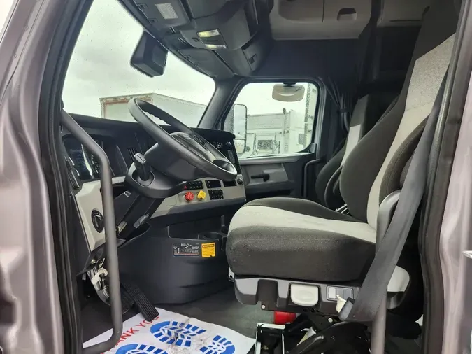 2021 FREIGHTLINER Cascadia 126