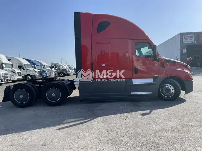 2021 FREIGHTLINER Cascadia 126