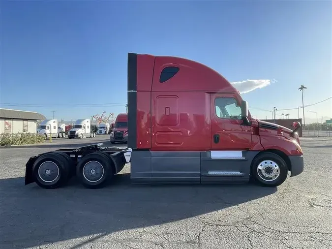 2021 FREIGHTLINER CA126