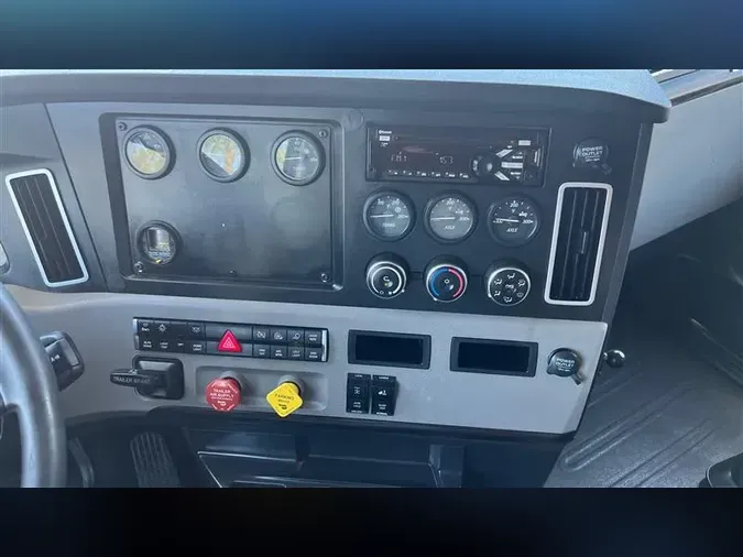 2019 FREIGHTLINER CA126