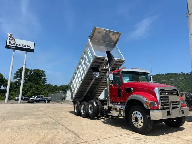 2025 MACK GR64F