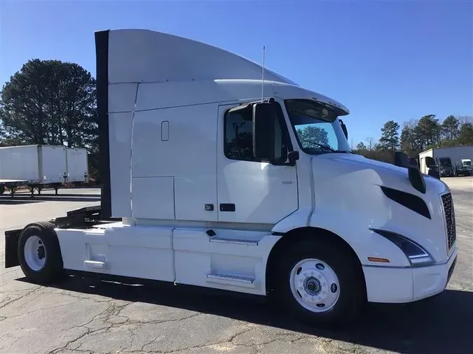 2021 VOLVO VNR42T640