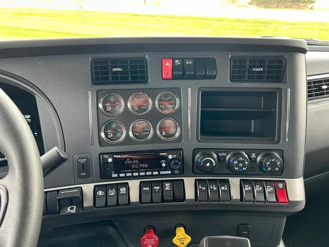 2026 Kenworth T88094a430a56204b174699702a989701758