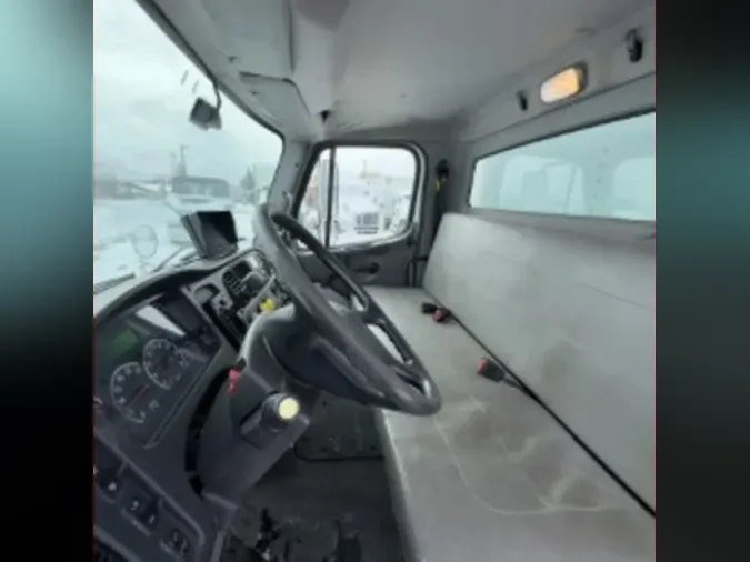 2018 FREIGHTLINER/MERCEDES M2 106