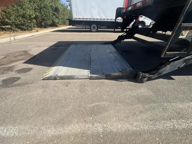 2019 Peterbilt 330