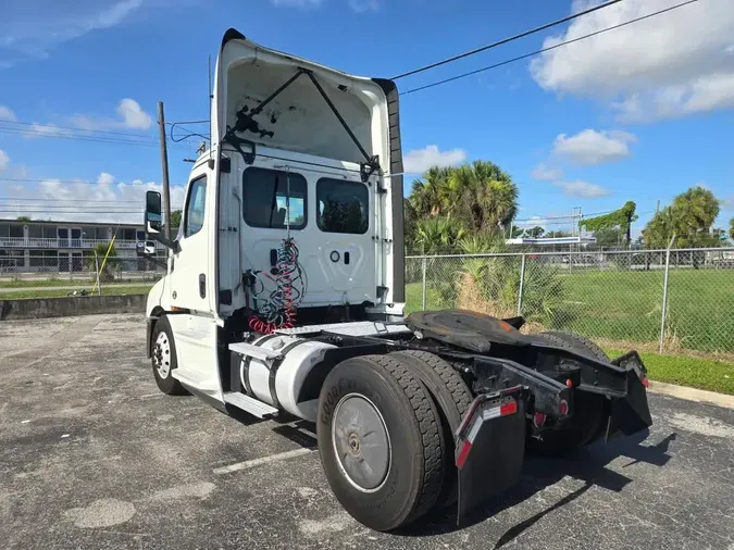 2020 FREIGHTLINER/MERCEDES NEW CASCADIA 11694ad674158f8320235b229d1dc1cde86
