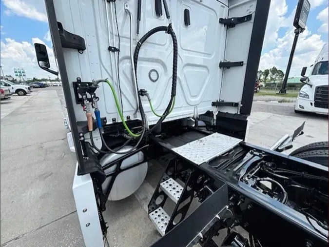 2023 Freightliner Cascadia 126