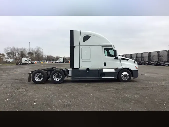 2022 Freightliner Cascadia 12694afdd2959907db7879faa06e5a33c3d