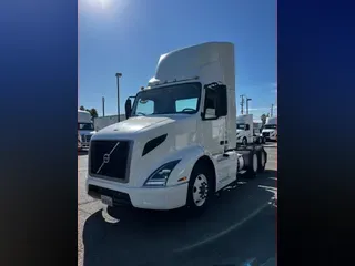 2018 VOLVO VNL64T-300