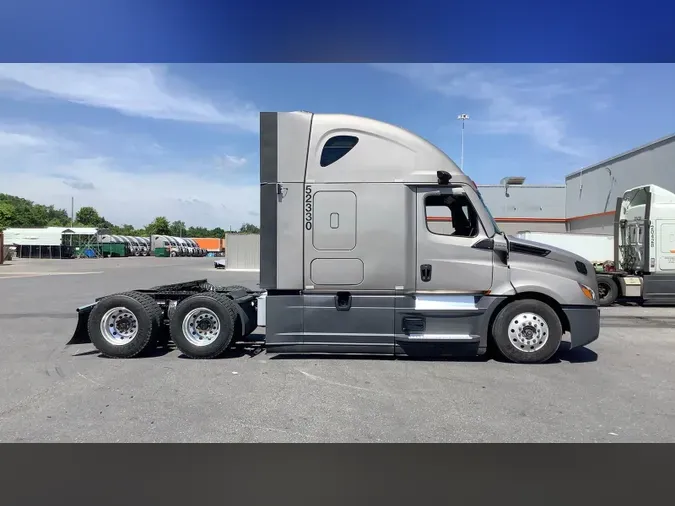 2022 Freightliner Cascadia 126