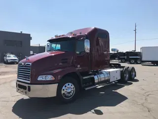 2017 MACK CXU