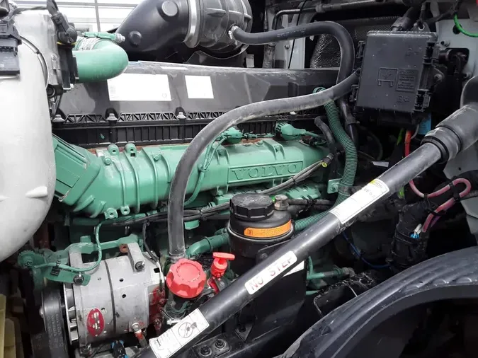 2020 VOLVO VNL64T-300
