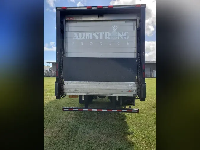 2017 FREIGHTLINER/MERCEDES M2 106