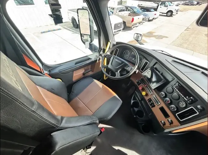 2023 Freightliner Cascadia 126