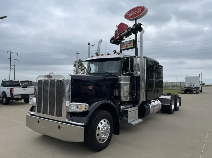 2022 Peterbilt 389