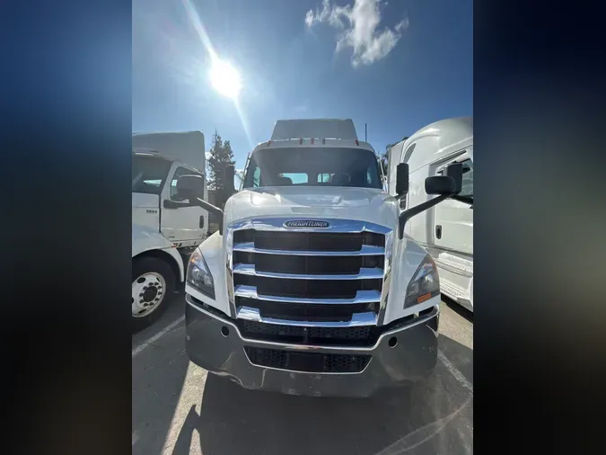2020 FREIGHTLINER NEW CASCADIA 116