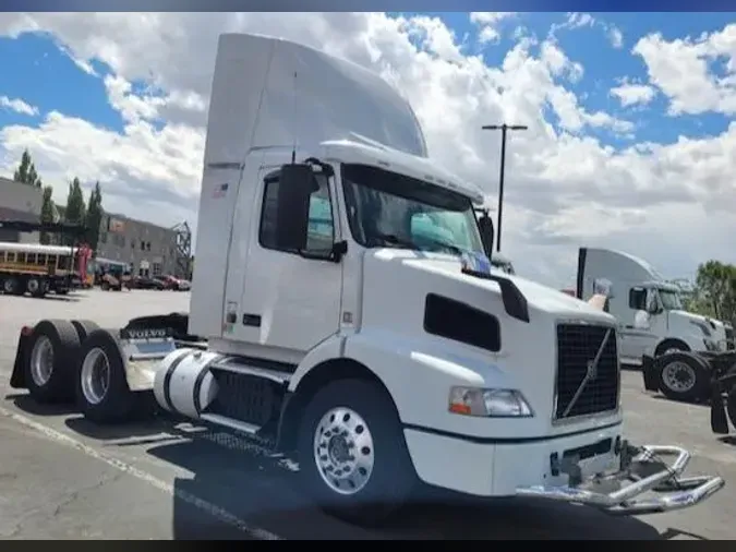 2016 Volvo VNM64T