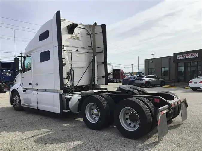 2021 VOLVO VNL760