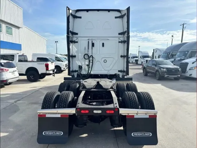 2023 Freightliner Cascadia 126