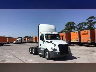 2020 Freightliner Cascadia 126