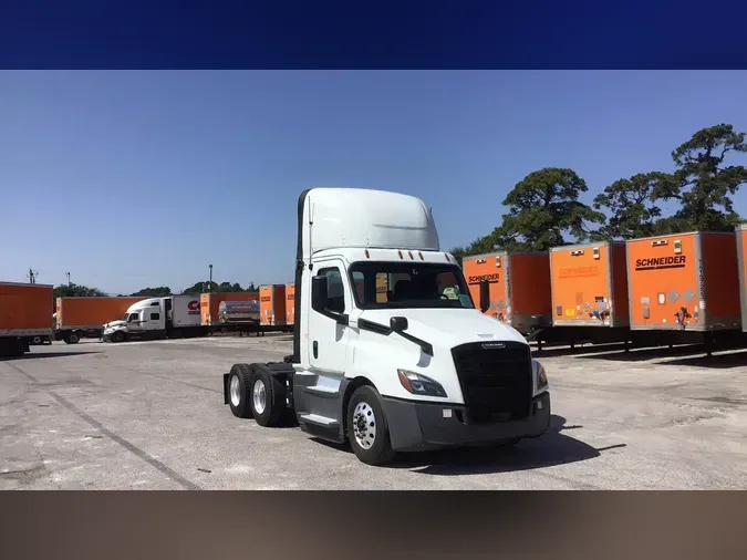 2020 Freightliner Cascadia 12694ccdeb29cd5cd55532b5c8e085e8b0c