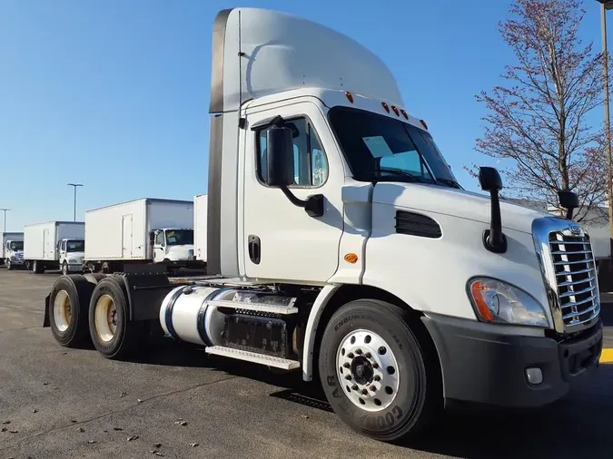 2018 FREIGHTLINER CASCADIA 113" DAYCAB