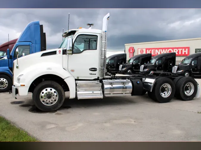 2025 Kenworth T880