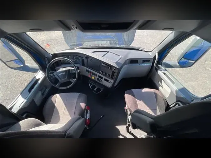 2021 FREIGHTLINER CA126