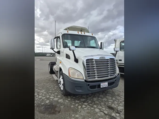 2018 FREIGHTLINER/MERCEDES CASCADIA 113