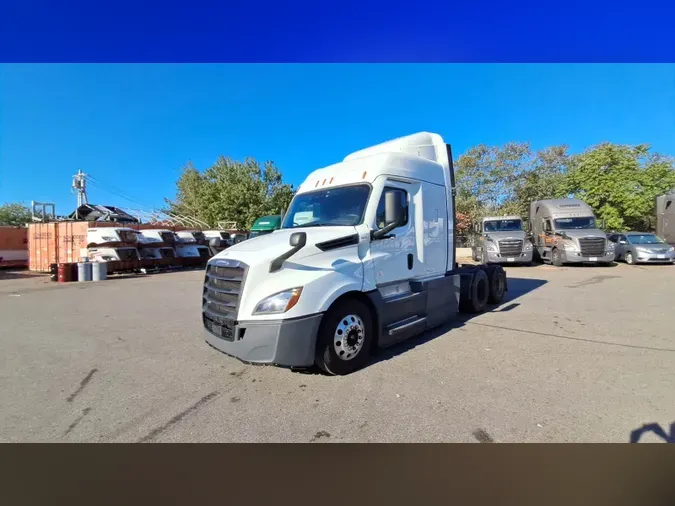 2021 Freightliner Cascadia 126