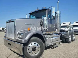 2021 WESTERN STAR 4900SF