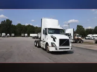 2017 Volvo VNL300