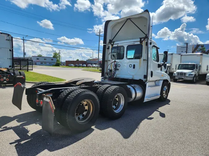 2018 FREIGHTLINER/MERCEDES CASCADIA 125