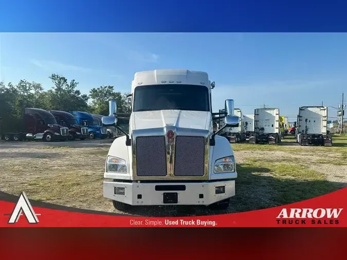 2022 KENWORTH T880