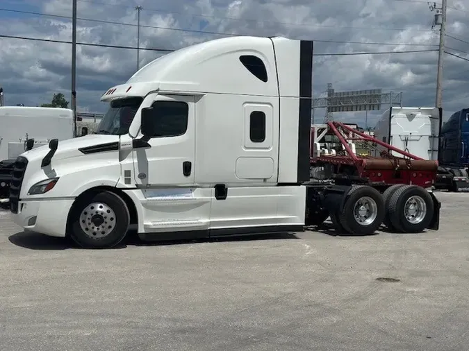 2021 FREIGHTLINER Cascadia 126