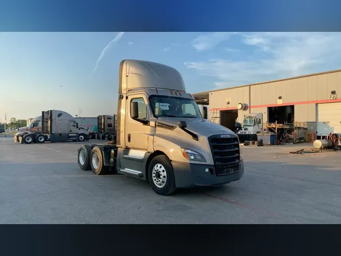 2019 Freightliner Cascadia 12694f808962bcd6b4cd398c1da697aead7