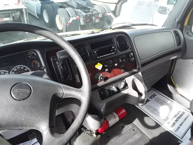 2016 FREIGHTLINER/MERCEDES M2 106