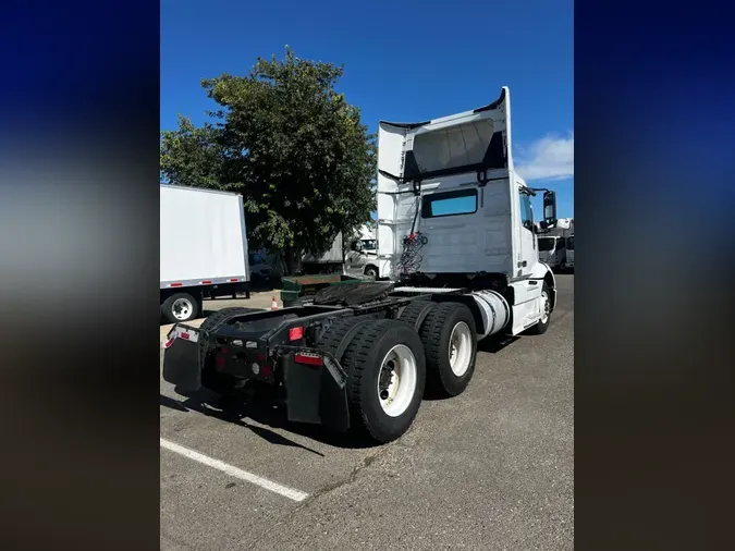 2018 VOLVO VNL64T-300