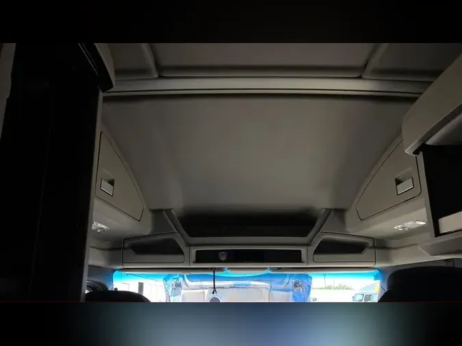 2021 KENWORTH W990