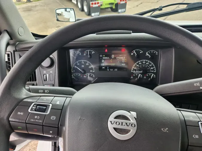 2023 VOLVO VNL64T860