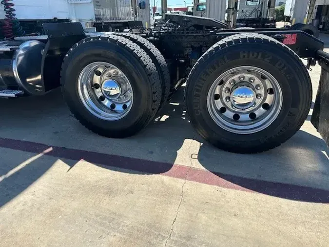 2019 VOLVO VNL64T760