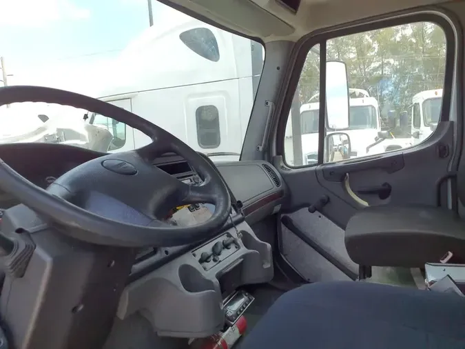 2015 FREIGHTLINER/MERCEDES M2 106