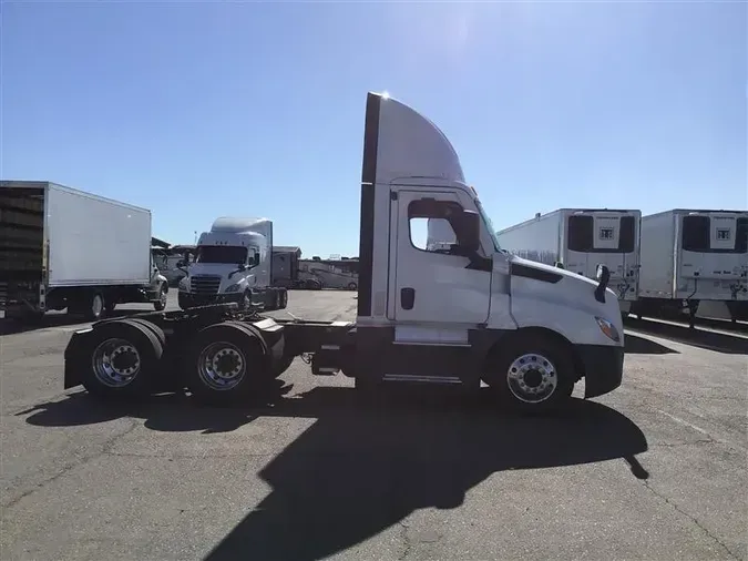 2021 FREIGHTLINER CA126