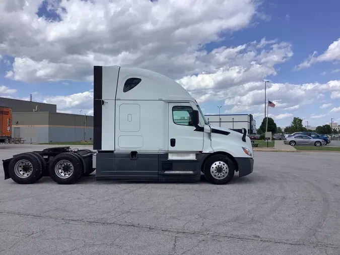 2022 Freightliner Cascadia 126