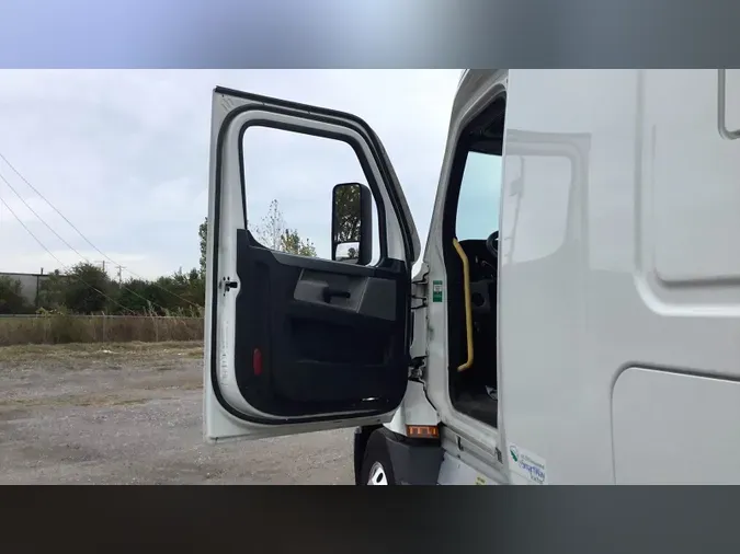 2022 Freightliner Cascadia 126