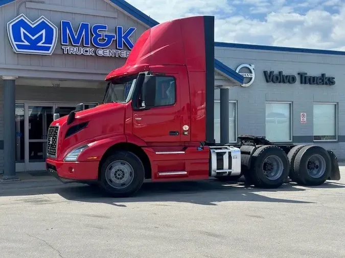2020 VOLVO VNR64T300