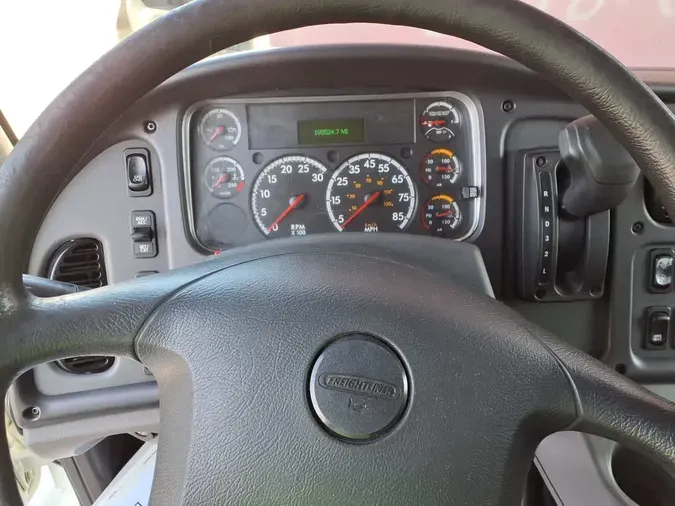 2019 FREIGHTLINER M2 106