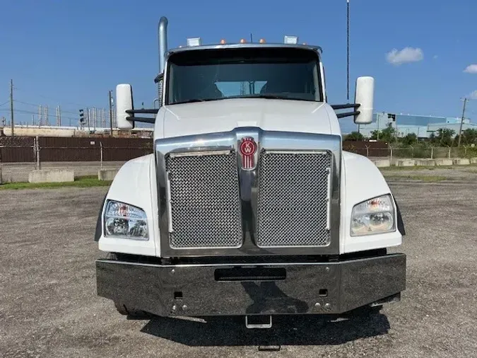 2023 Kenworth T880